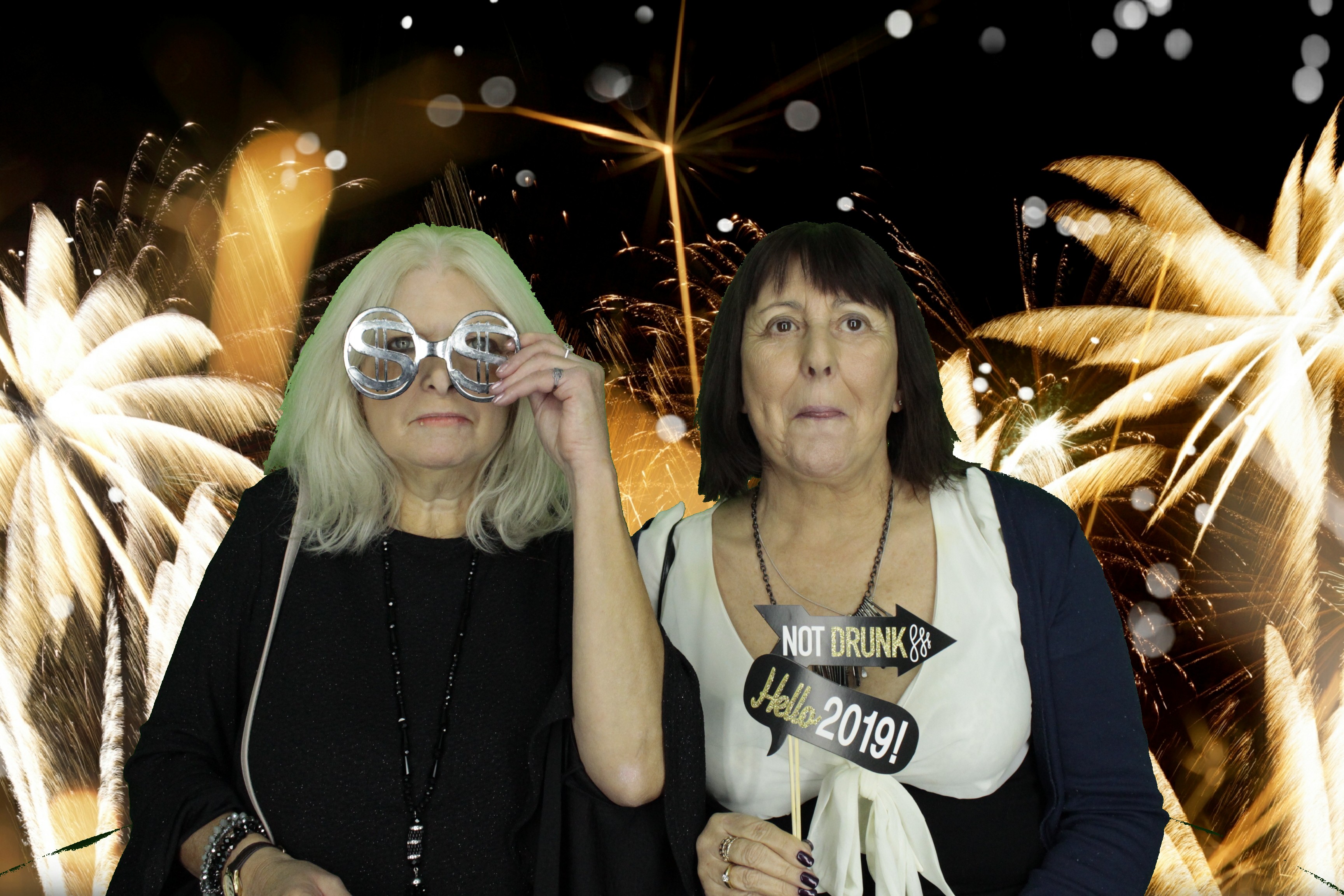 New Years Eve Party Silvermere | View more photos from the event at gallery.myphotoboothexperience.co.uk/u/MyPhotoBoothExperienceLtd/New-Years-Eve-Party-Silvermere